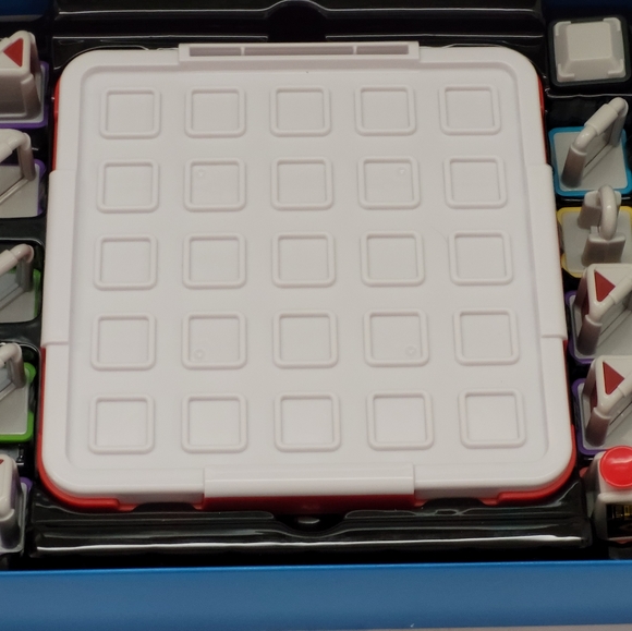 2012 Thinkfun LASER MAZE - Beam-Bending Logic Game 60 Challenges! Complete. NEED - Picture 3 of 7